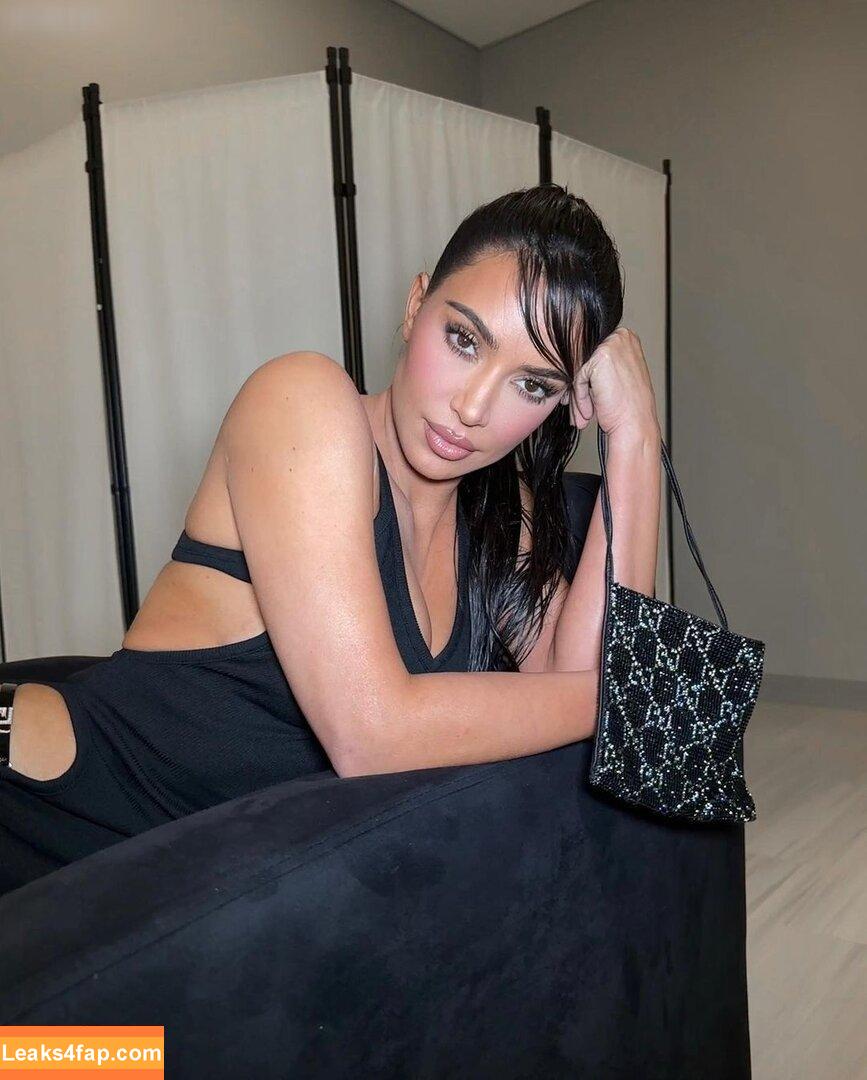 Kim Kardashian / https: / kimkadarshian / kimkardashian leaked photo photo #1801