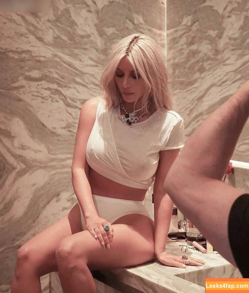 Kim Kardashian / https: / kimkadarshian / kimkardashian слитое фото фото #1813