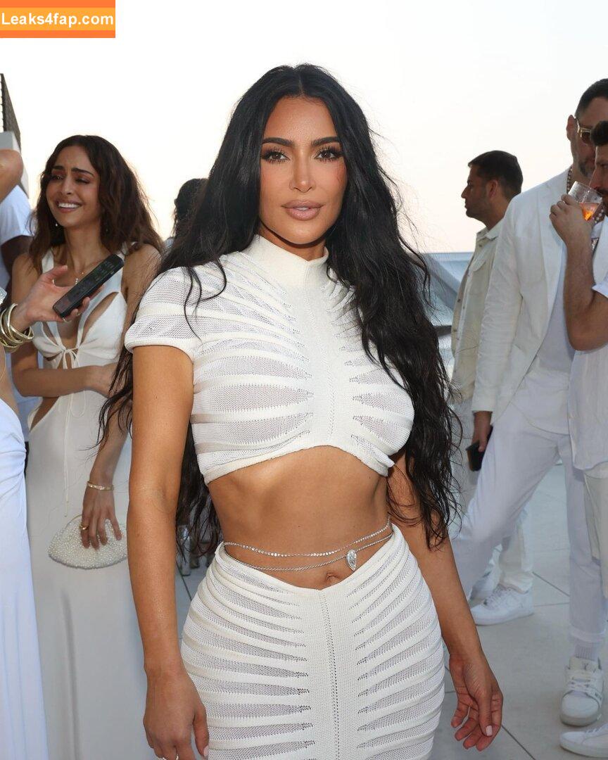 Kim Kardashian / https: / kimkadarshian / kimkardashian leaked photo photo #1865
