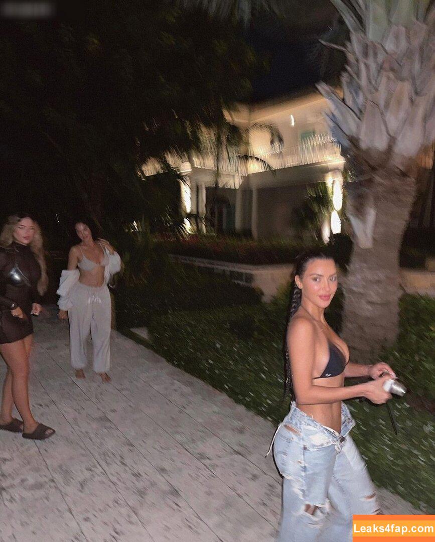 Kim Kardashian / https: / kimkadarshian / kimkardashian leaked photo photo #1905