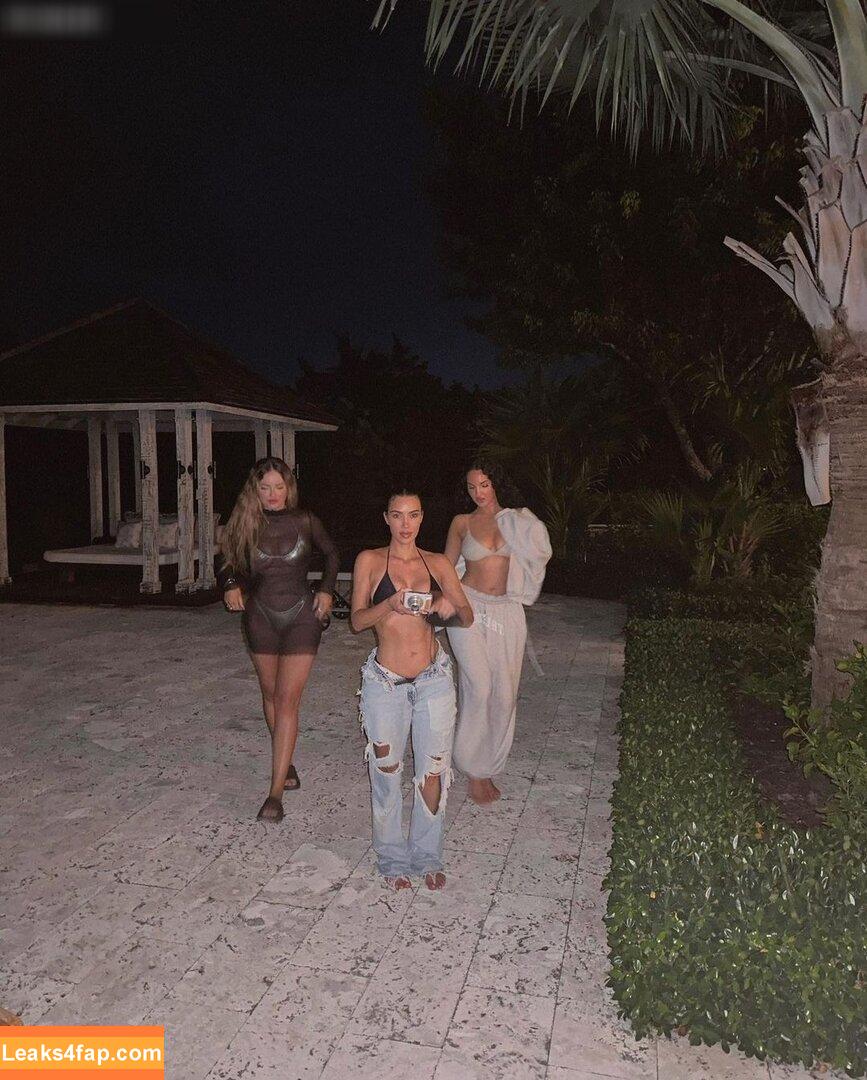 Kim Kardashian / https: / kimkadarshian / kimkardashian leaked photo photo #1907