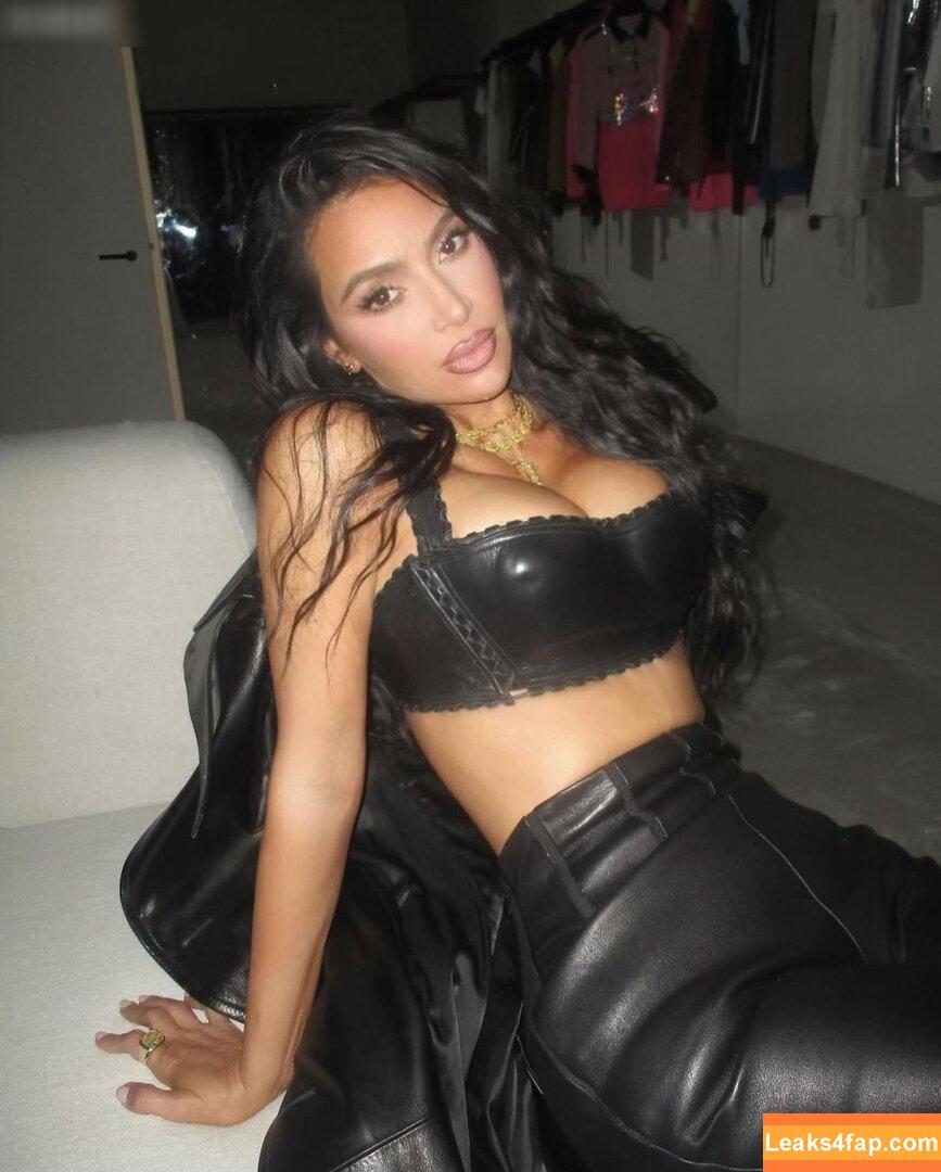 Kim Kardashian / https: / kimkadarshian / kimkardashian leaked photo photo #1910