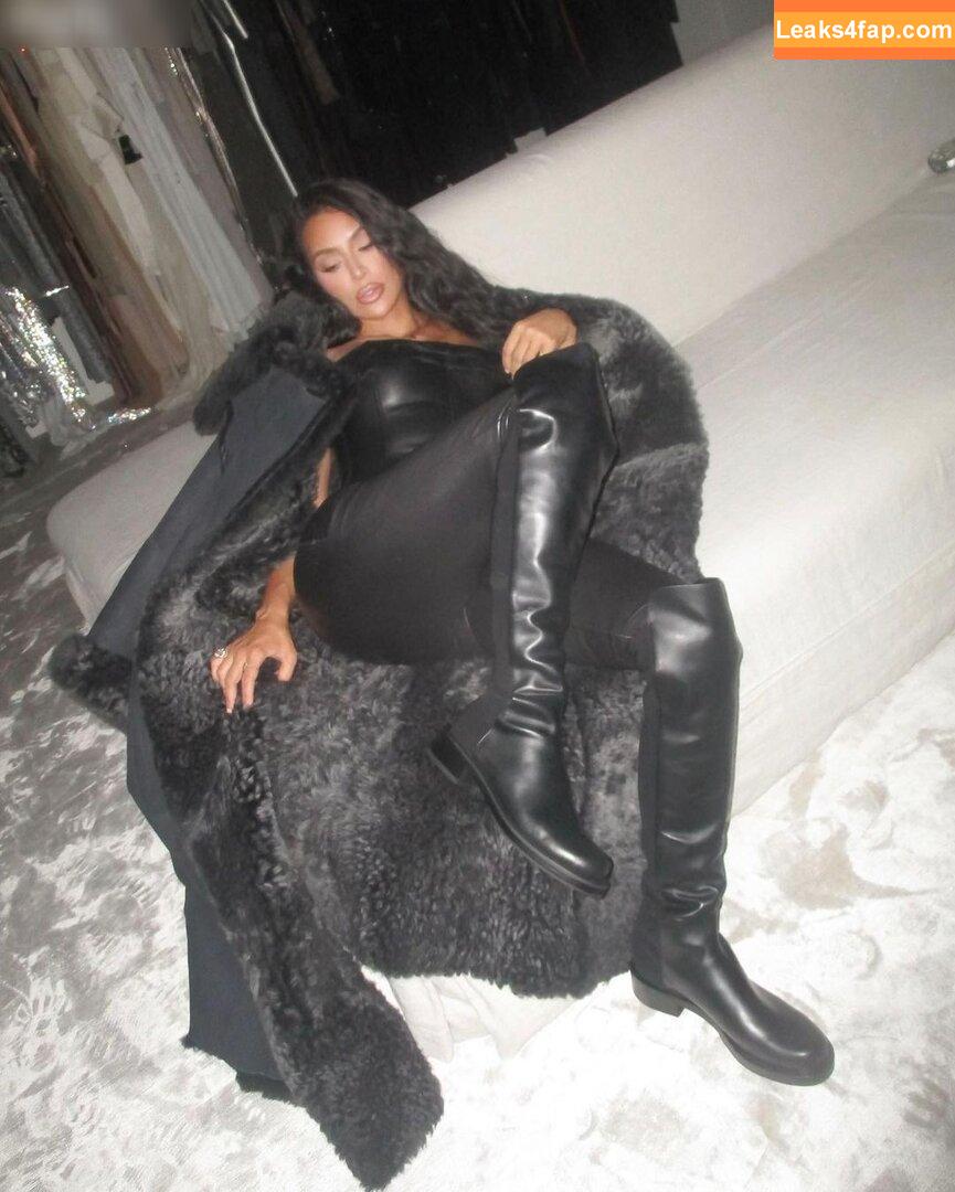 Kim Kardashian / https: / kimkadarshian / kimkardashian leaked photo photo #1915