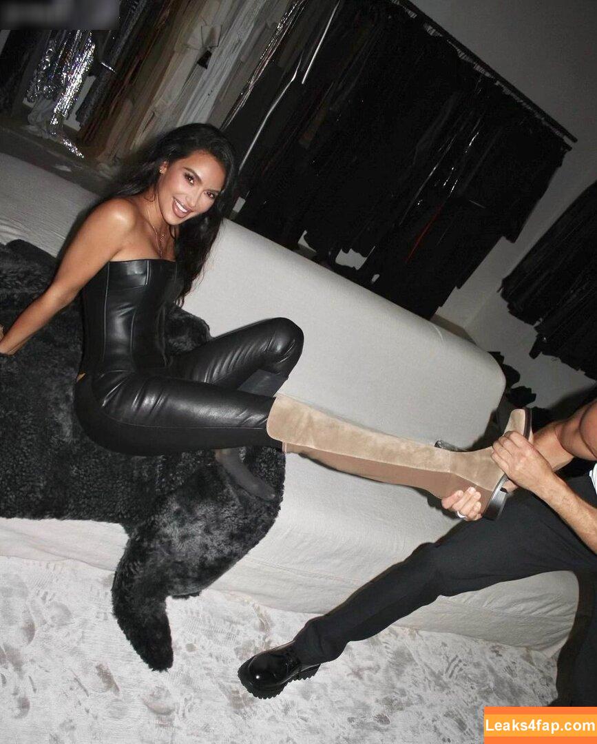 Kim Kardashian / https: / kimkadarshian / kimkardashian leaked photo photo #1916