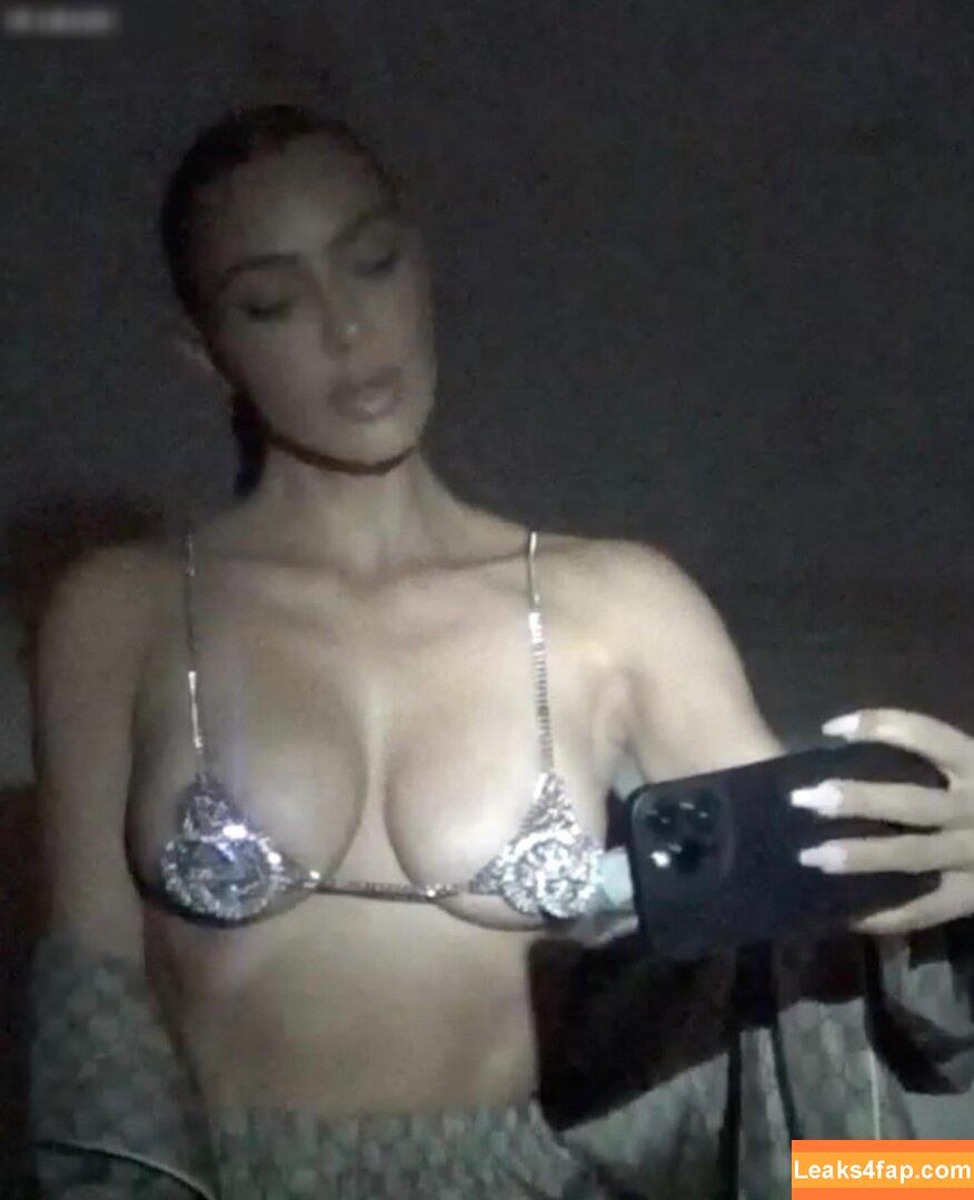Kim Kardashian / https: / kimkadarshian / kimkardashian leaked photo photo #1937