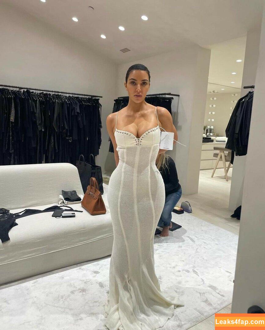 Kim Kardashian / https: / kimkadarshian / kimkardashian leaked photo photo #1943