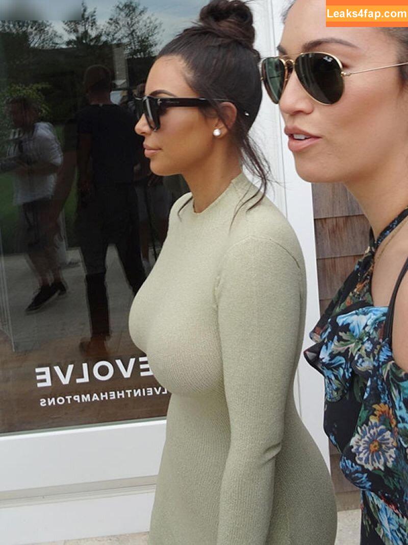 Kim Kardashian / https: / kimkadarshian / kimkardashian leaked photo photo #1946