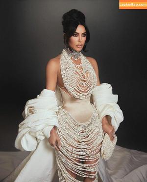 Kim Kardashian photo #1072