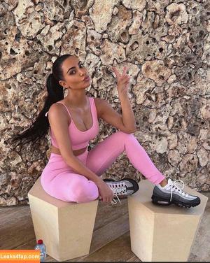 Kim Kardashian photo #1088
