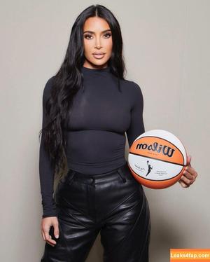 Kim Kardashian photo #1104
