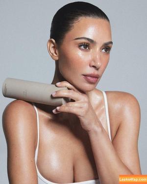 Kim Kardashian photo #1260
