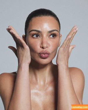 Kim Kardashian photo #1262