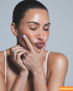 Kim Kardashian photo #1263