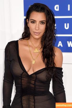 Kim Kardashian photo #1293
