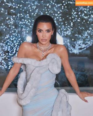 Kim Kardashian photo #1332
