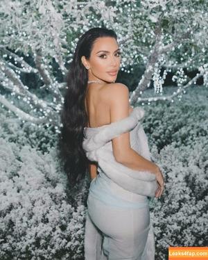 Kim Kardashian photo #1335