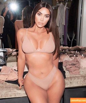 Kim Kardashian photo #1341