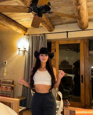 Kim Kardashian photo #1380