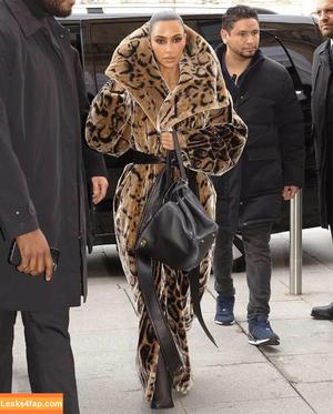 Kim Kardashian photo #1410