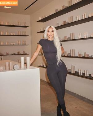 Kim Kardashian photo #1530