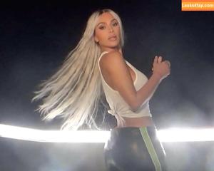 Kim Kardashian photo #1537