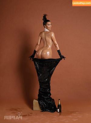 Kim Kardashian photo #1542