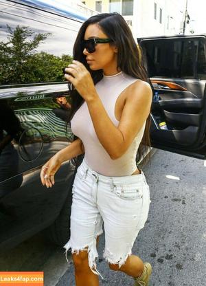 Kim Kardashian photo #1562