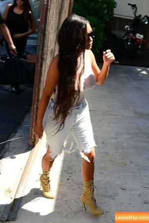 Kim Kardashian photo #1566