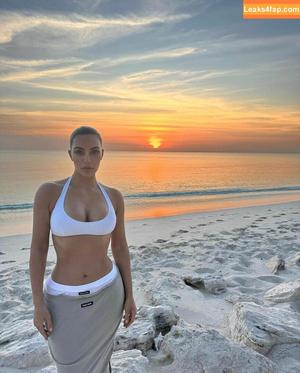 Kim Kardashian photo #1587