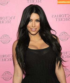 Kim Kardashian photo #1642
