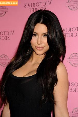 Kim Kardashian photo #1646