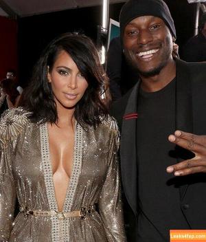 Kim Kardashian photo #1679