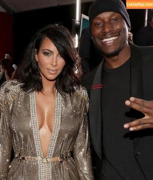 Kim Kardashian photo #1700