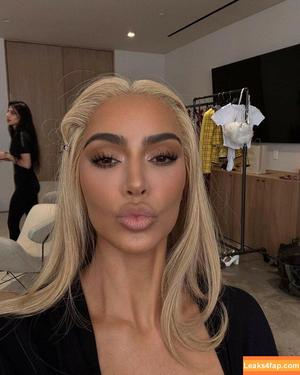 Kim Kardashian photo #1725