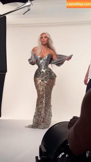 Kim Kardashian photo #1749