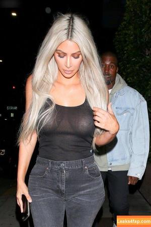 Kim Kardashian photo #1769