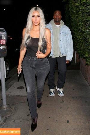 Kim Kardashian photo #1770