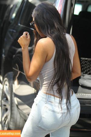 Kim Kardashian photo #1811