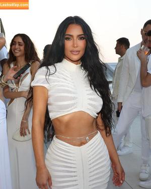 Kim Kardashian photo #1865