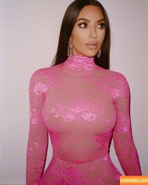 Kim Kardashian photo #1879