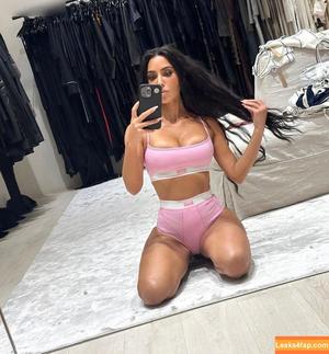 Kim Kardashian photo #1926