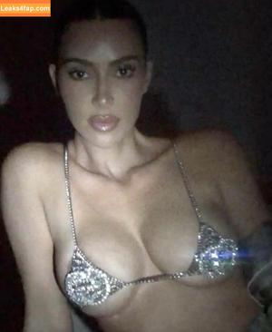 Kim Kardashian photo #1938