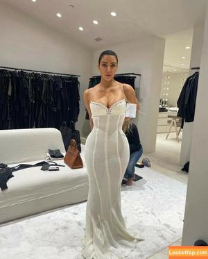 Kim Kardashian photo #1943