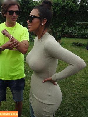 Kim Kardashian photo #1948