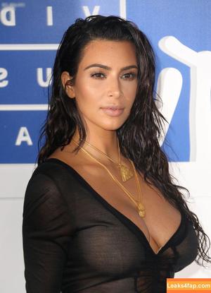 Kim Kardashian photo #1966