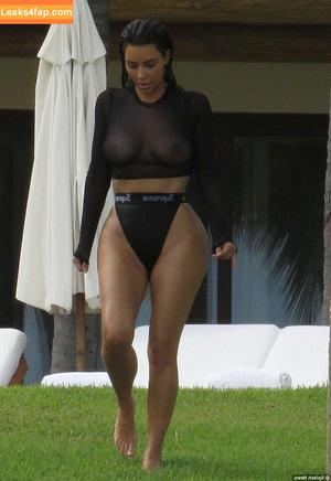 Kim Kardashian photo #1990