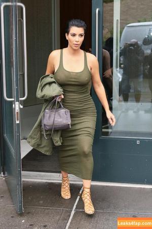 Kim Kardashian photo #1997
