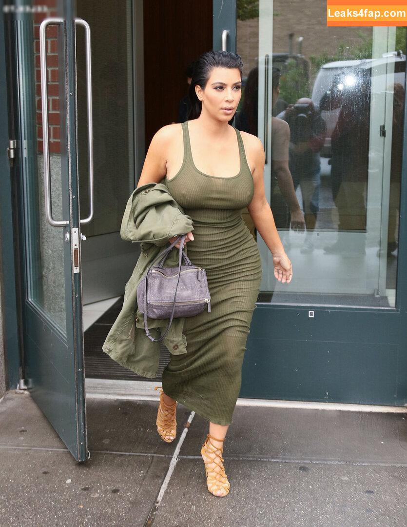 Kim Kardashian / https: / kimkadarshian / kimkardashian leaked photo photo #2000