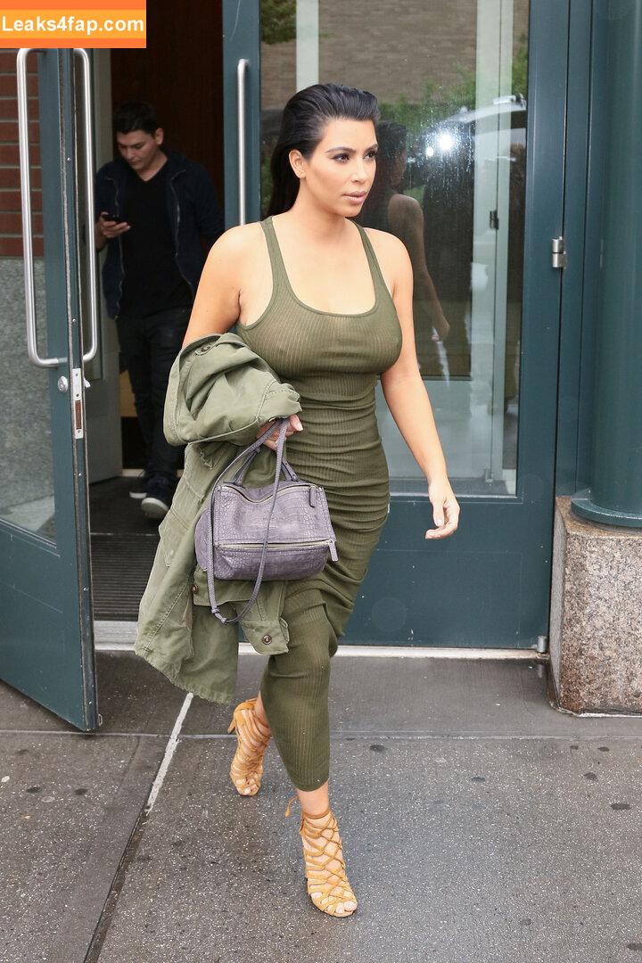 Kim Kardashian / https: / kimkadarshian / kimkardashian leaked photo photo #2003