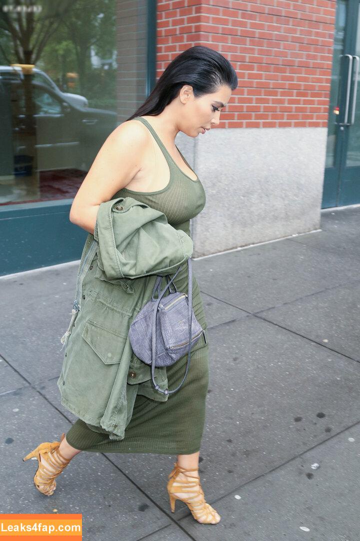 Kim Kardashian / https: / kimkadarshian / kimkardashian leaked photo photo #2010